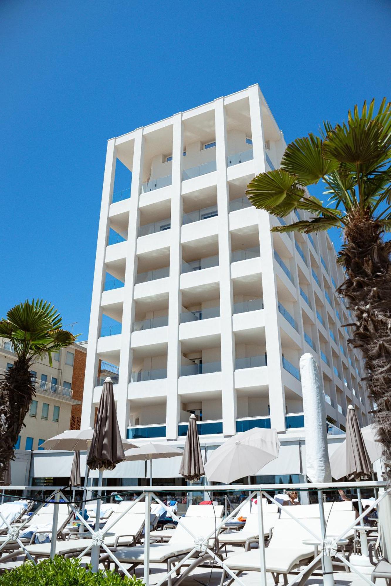 Hotel Cavalieri Palace & Suites Lido di Jesolo Zewnętrze zdjęcie