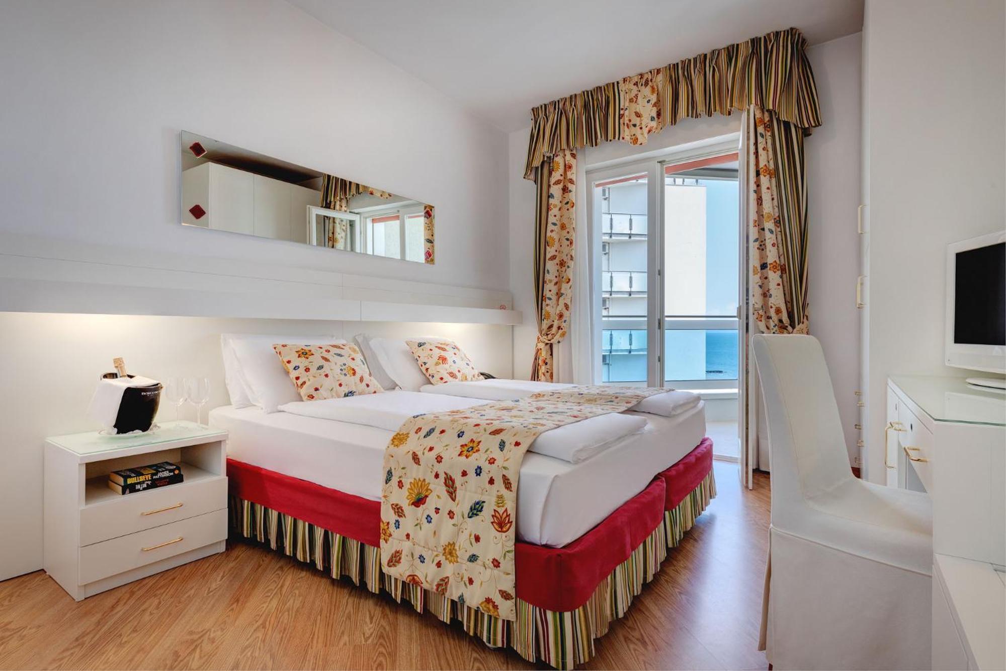 Hotel Cavalieri Palace & Suites Lido di Jesolo Zewnętrze zdjęcie