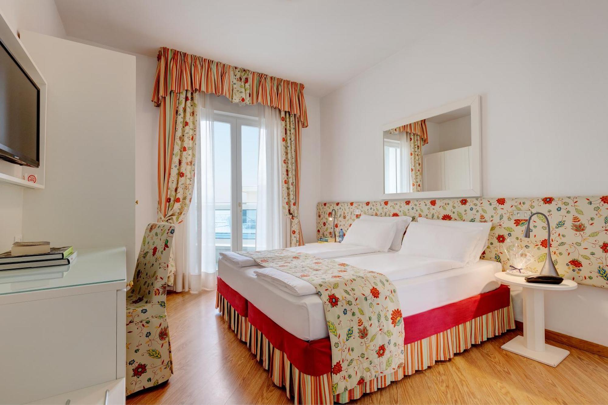 Hotel Cavalieri Palace & Suites Lido di Jesolo Zewnętrze zdjęcie
